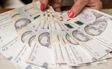 Пособие от государства: кому выплатят по 8 000 гривен